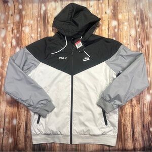 Nike Men’s Sportswear Windrunner VSLR Jacket
White/Black/Grey  Size Large